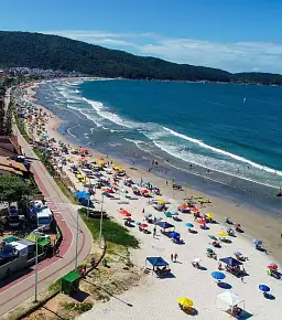 BOMBINHAS � UM DOS DESTINOS INDICADOS PARA VIAGEM E TURISMO NOS FERIADOS DE 2021