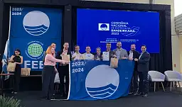 BOMBINHAS RECEBE PR�MIO DE EDUCA��O AMBIENTAL EM CERIM�NIA NACIONAL DO BANDEIRA AZUL